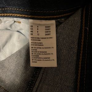 American Eagle Size 8 Short. Never worn